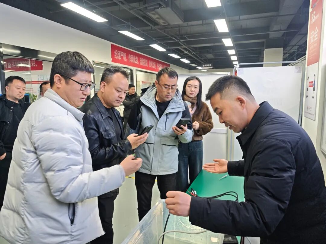 西安市高新区安全装备企业代表团走进西航思创,探寻科技新力量(图3) 3.jpg