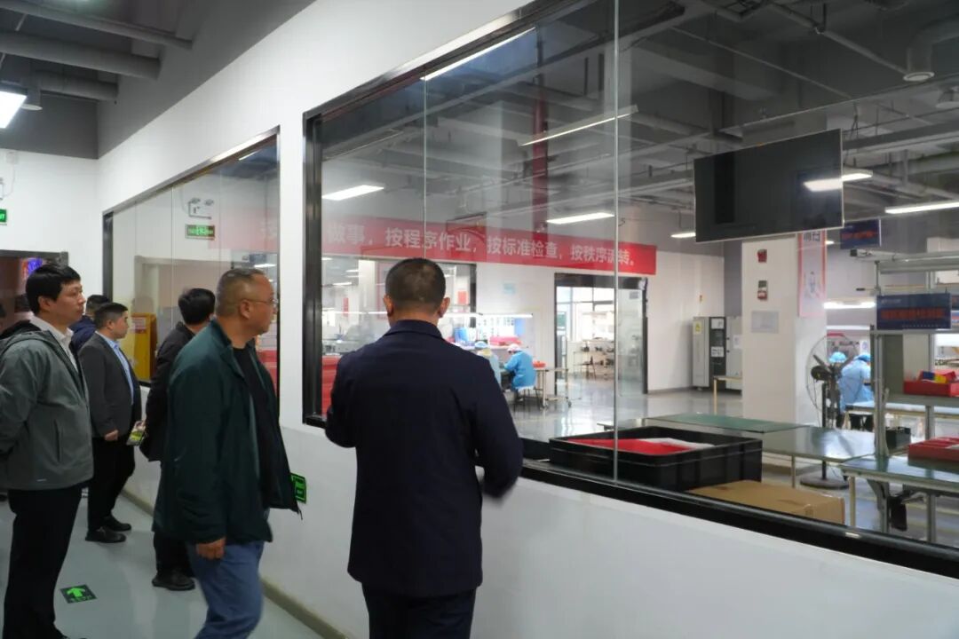 南京六合区龙袍街道办事处考察组莅临西航思创参观指导共探智慧科技发展新路径(图3) 3.jpg