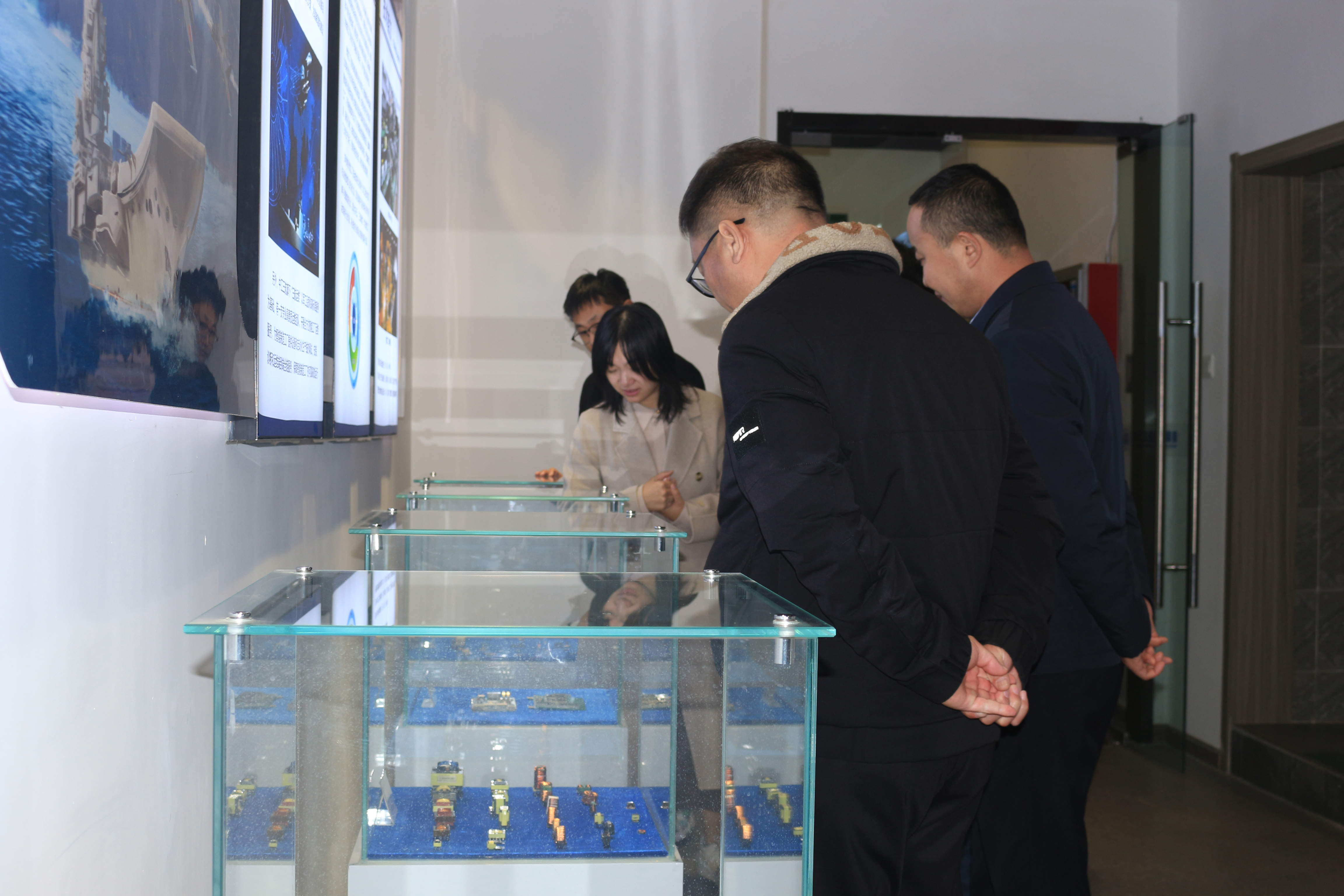 雄安新区领导莅临我司参观调研(图2) 0e731c07975af654da1cdcd7653c542.jpg